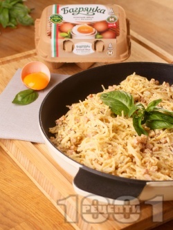 Спагети Карбонара - класическа оригинална рецепта с яйца Багрянка, бекон, сметана и пармезан - снимка на рецептата
